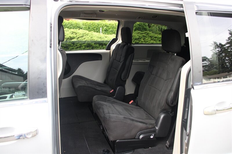 Used 2012 Dodge Grand Caravan Crew FWD image 14