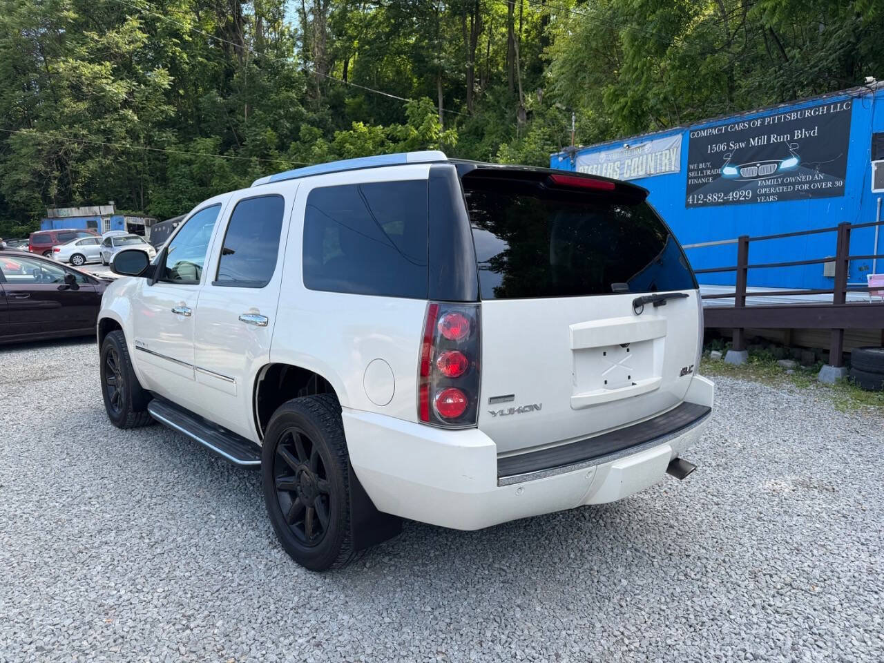 Used 2011 GMC Yukon Denali AWD/4WD image 9