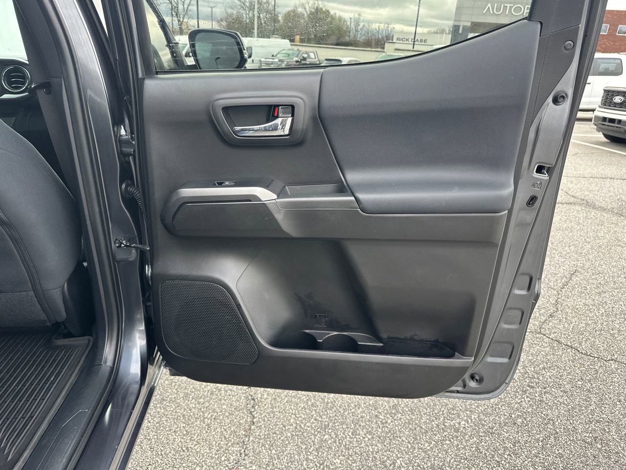 Used 2020 Toyota Tacoma TRD Off-Road image 16