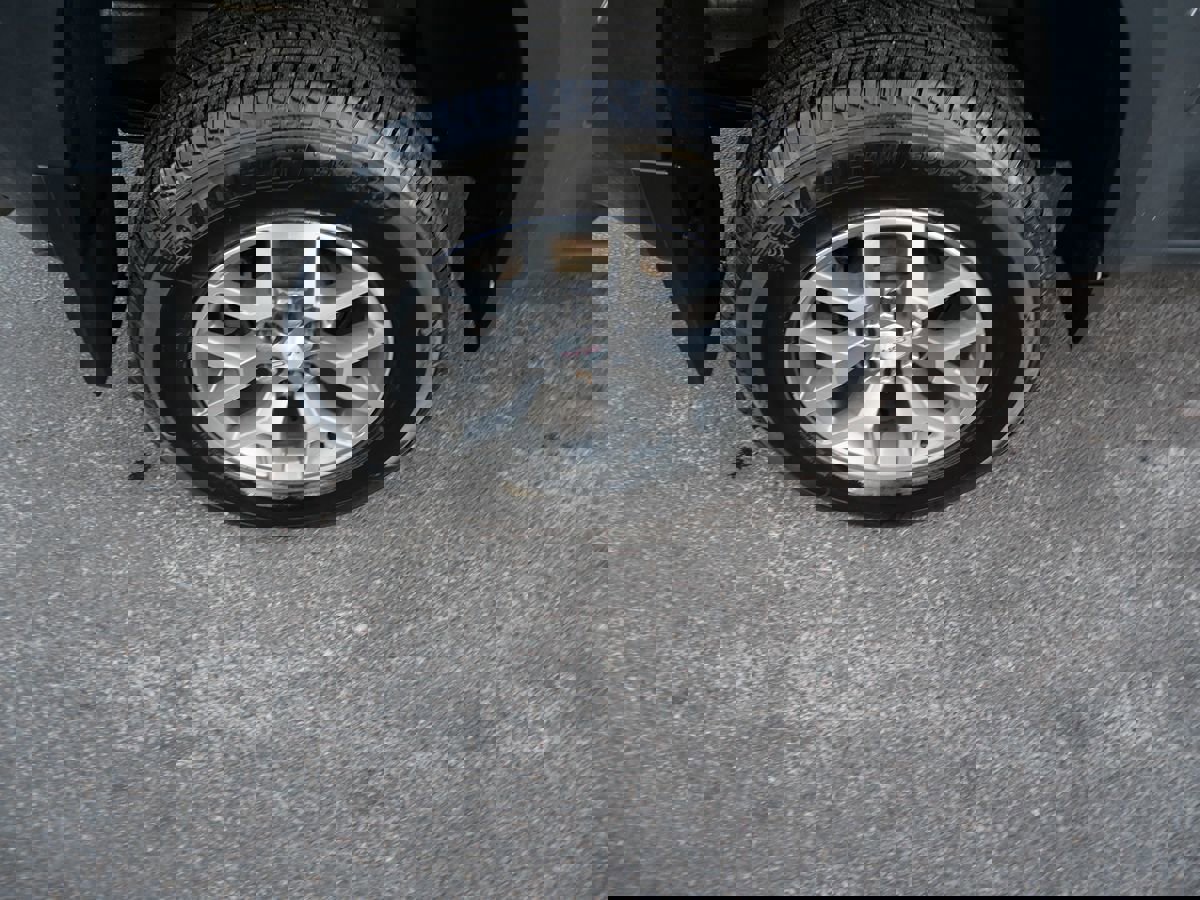 Used 2015 GMC Canyon SLE w/ All-Terrain Package image 30