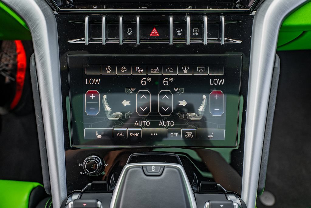 Used 2021 Lamborghini Urus AWD/4WD image 29