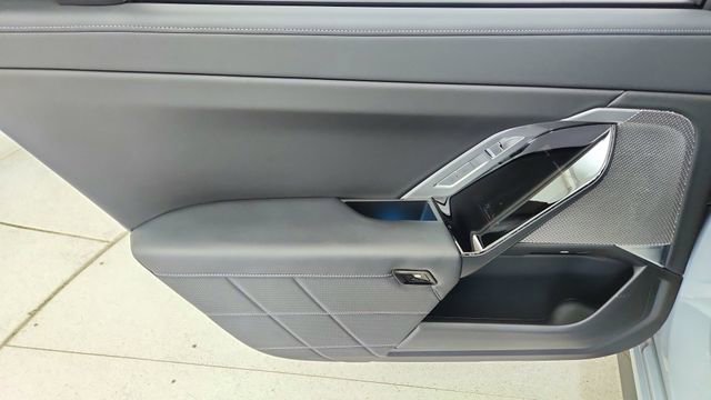 Used 2024 BMW 740i xDrive w/ Premium Package image 34