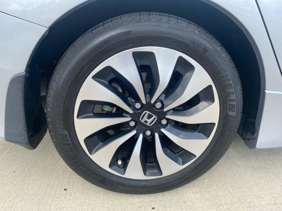 Used 2017 Honda Accord Touring image 27
