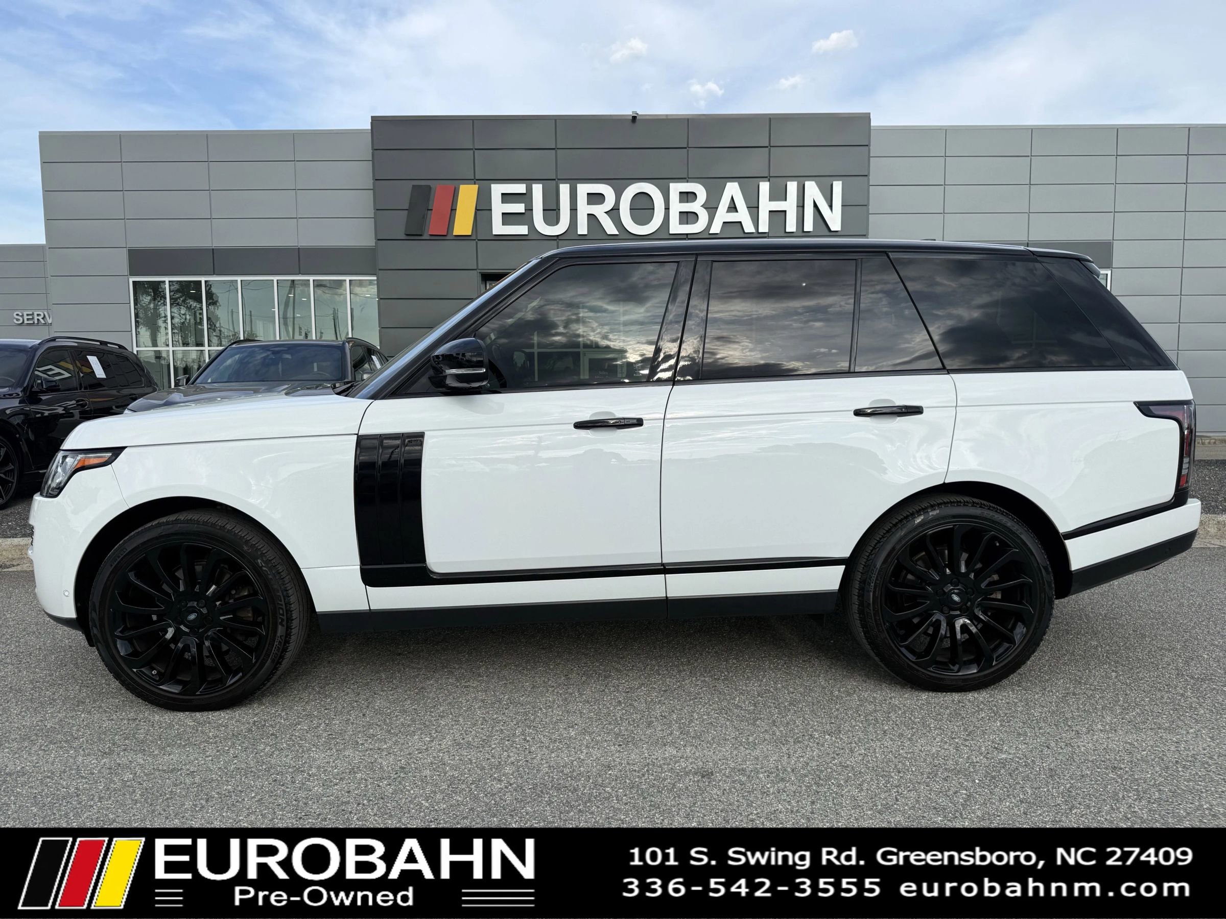 Used 2017 Land Rover Range Rover HSE AWD/4WD image 3