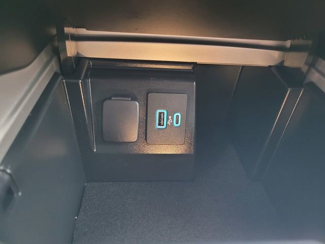 Certified 2022 Ford Explorer XLT w/ Equipment Group 202A image 25