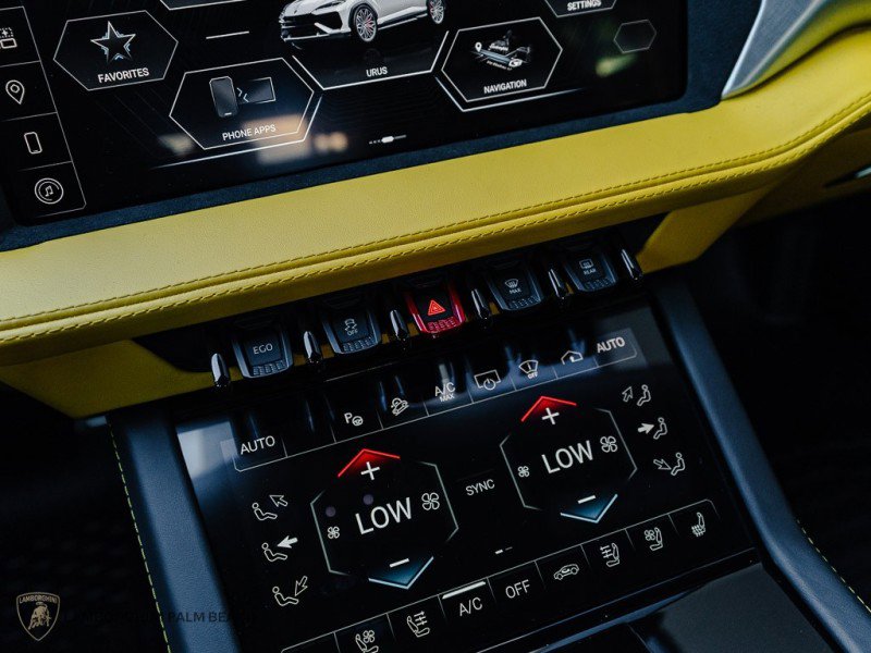 Used 2025 Lamborghini Urus SE AWD/4WD image 11