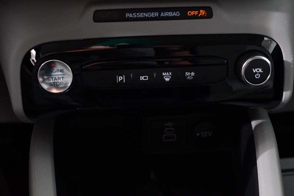 New 2025 Ford Escape SE w/ PHEV Premium Package image 28