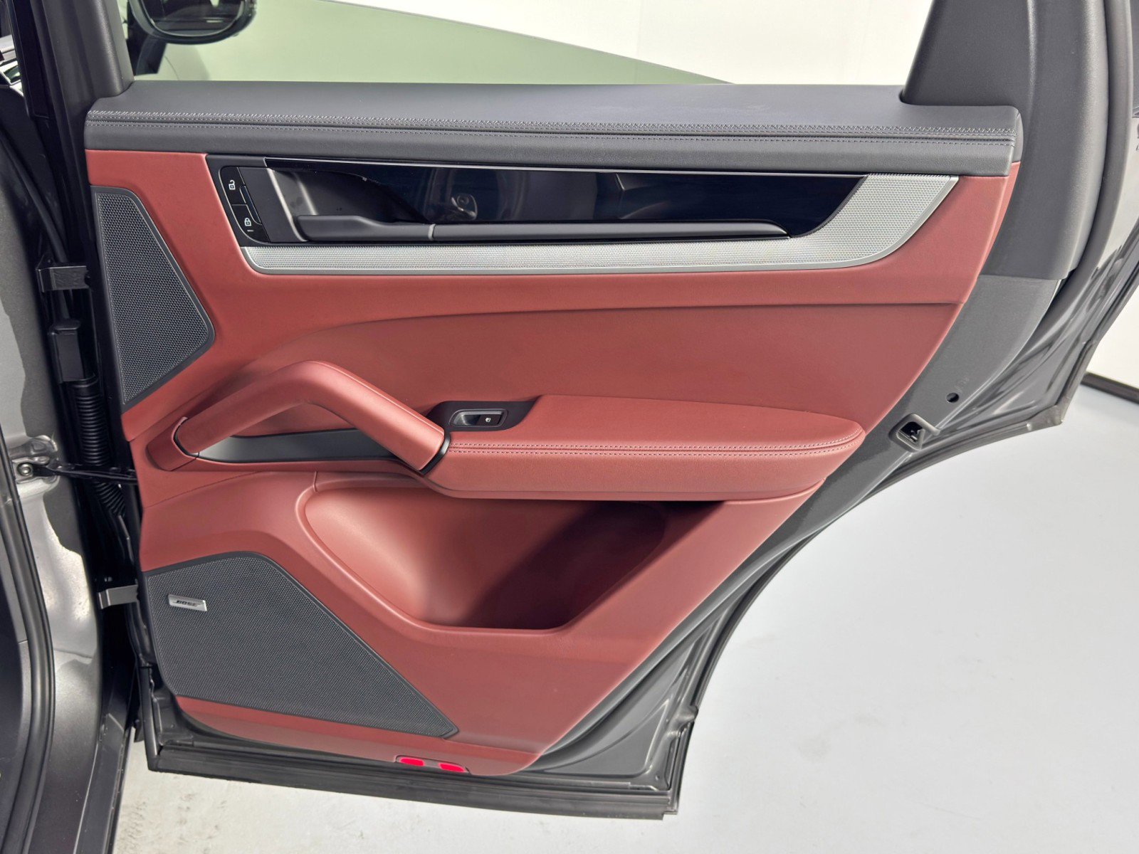 Used 2025 Porsche Cayenne S image 48