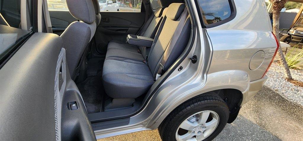 Used 2006 Hyundai Tucson GL image 25