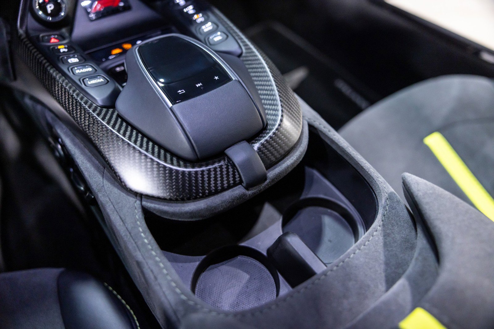 Used 2022 Aston Martin V8 Vantage Coupe RWD image 51