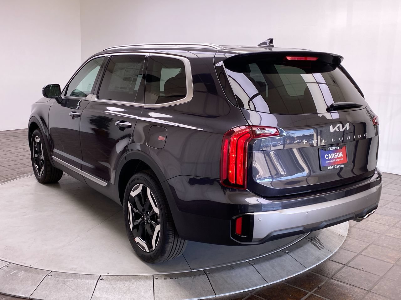 Certified 2025 Kia Telluride S FWD image 3