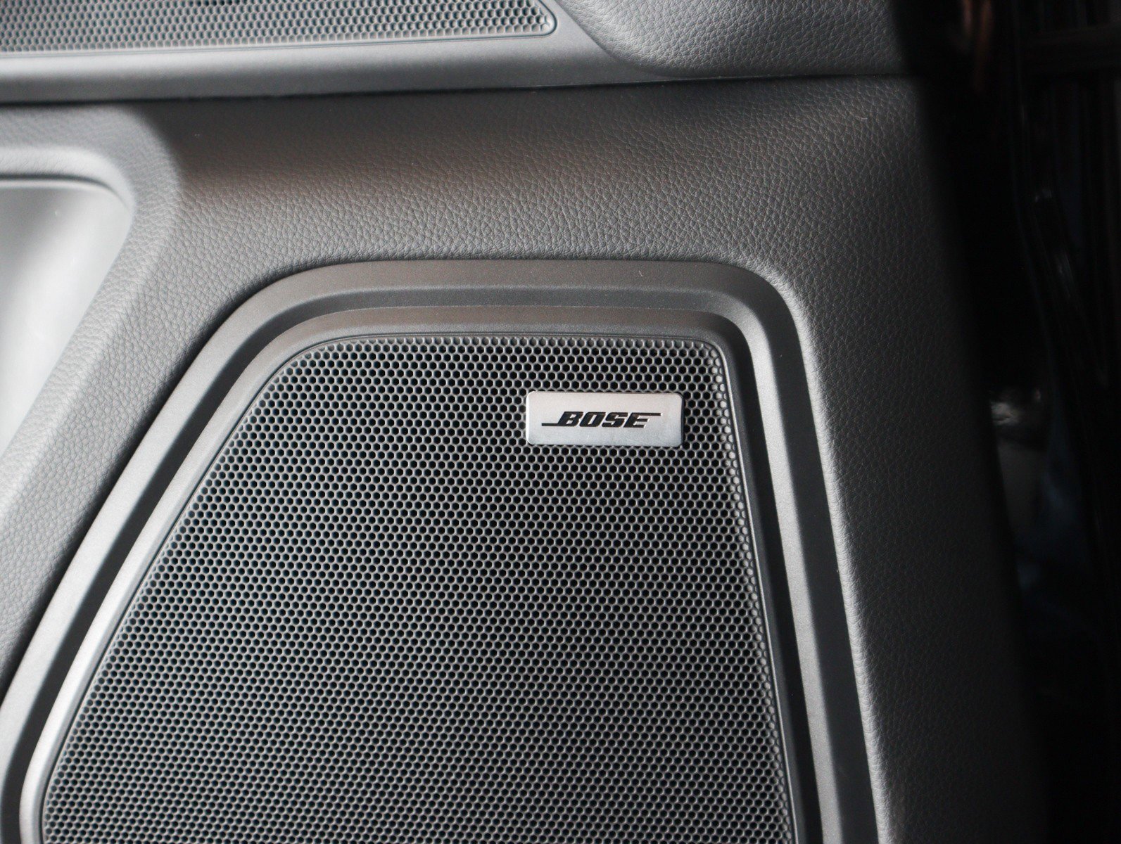 Certified 2025 Porsche Macan image 25