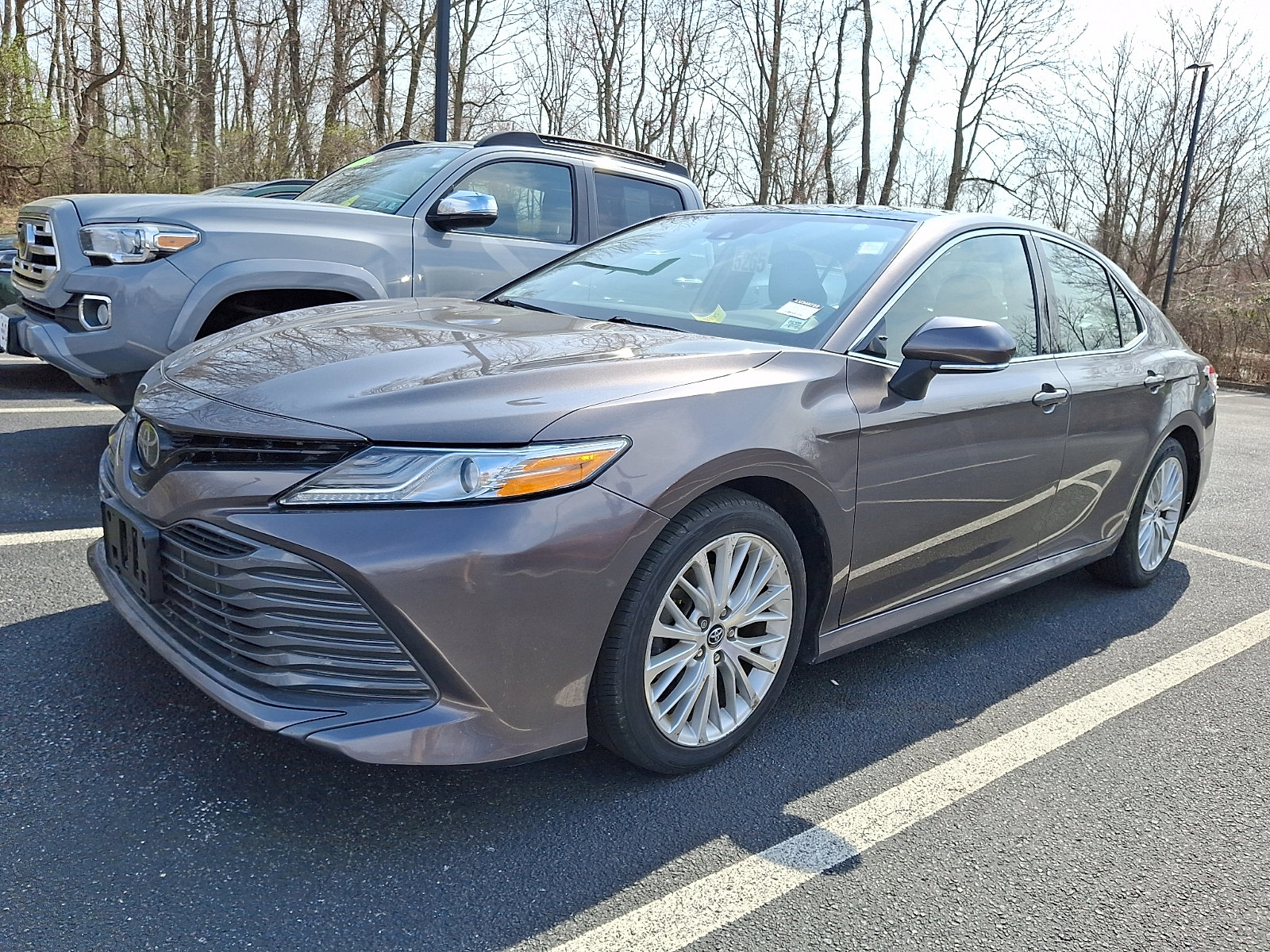 Used 2020 Toyota Camry XLE image 2