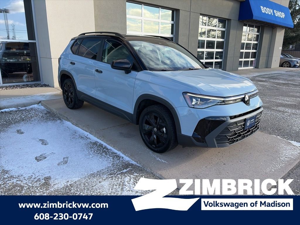 Certified 2025 Volkswagen Taos SE image 1