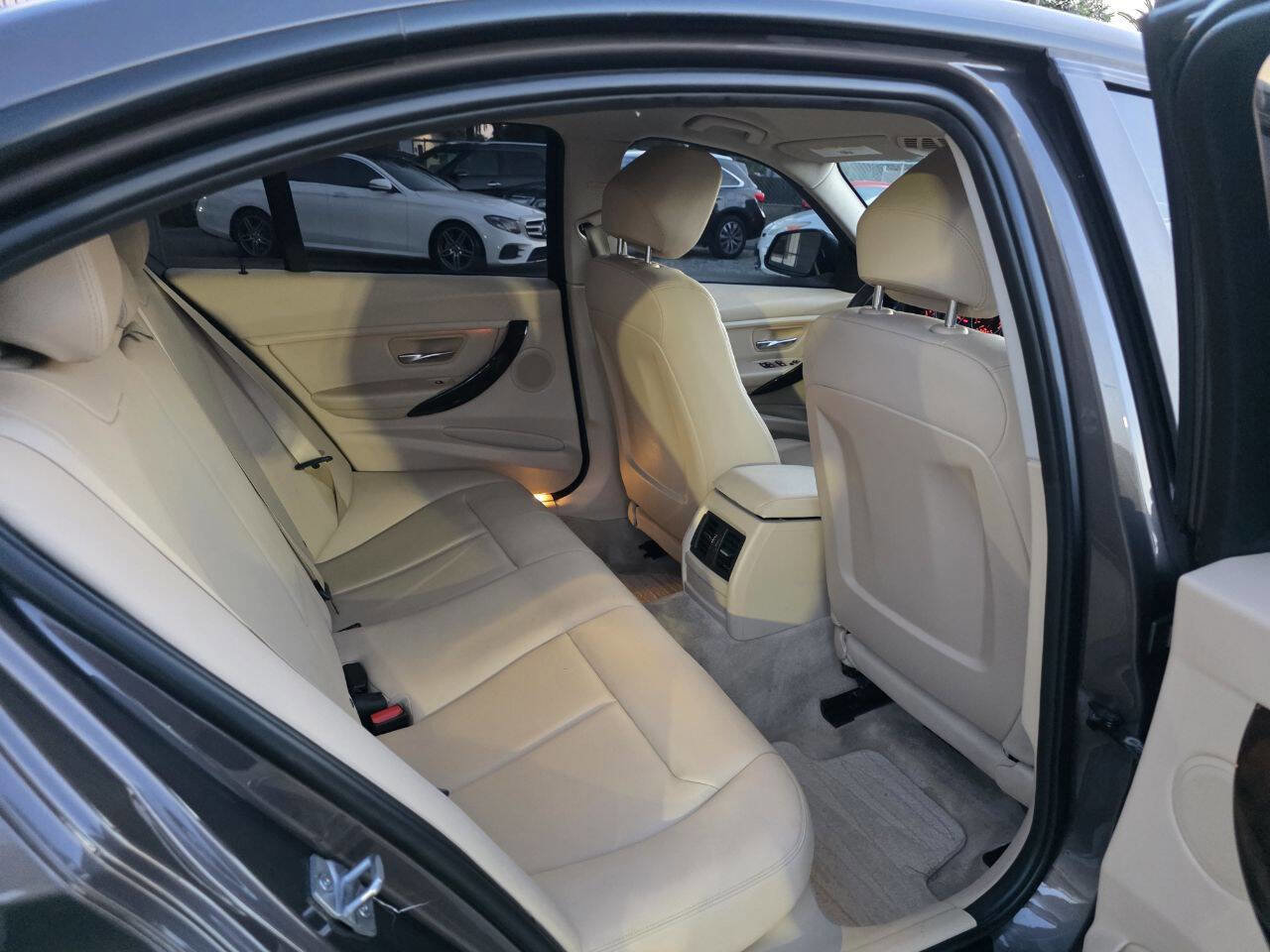 Used 2015 BMW 320i Sedan w/ Driver Assistance Package image 15