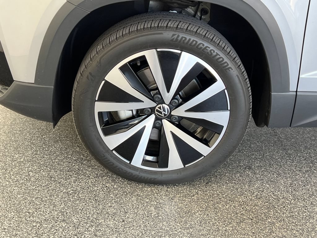 Used 2023 Volkswagen Taos SE w/ Panoramic Sunroof Package FWD image 28