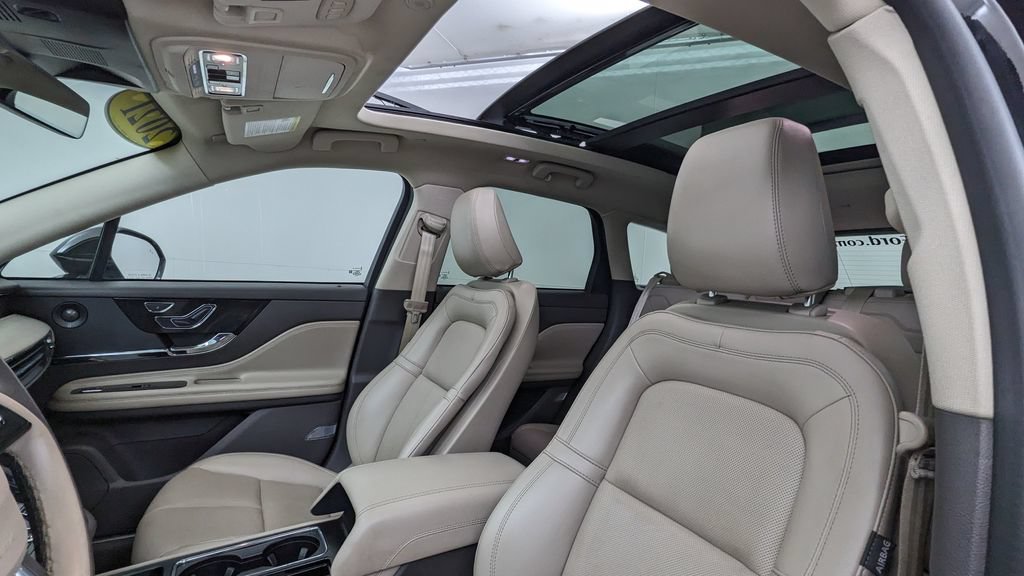 Used 2021 Lincoln Corsair Reserve FWD image 3