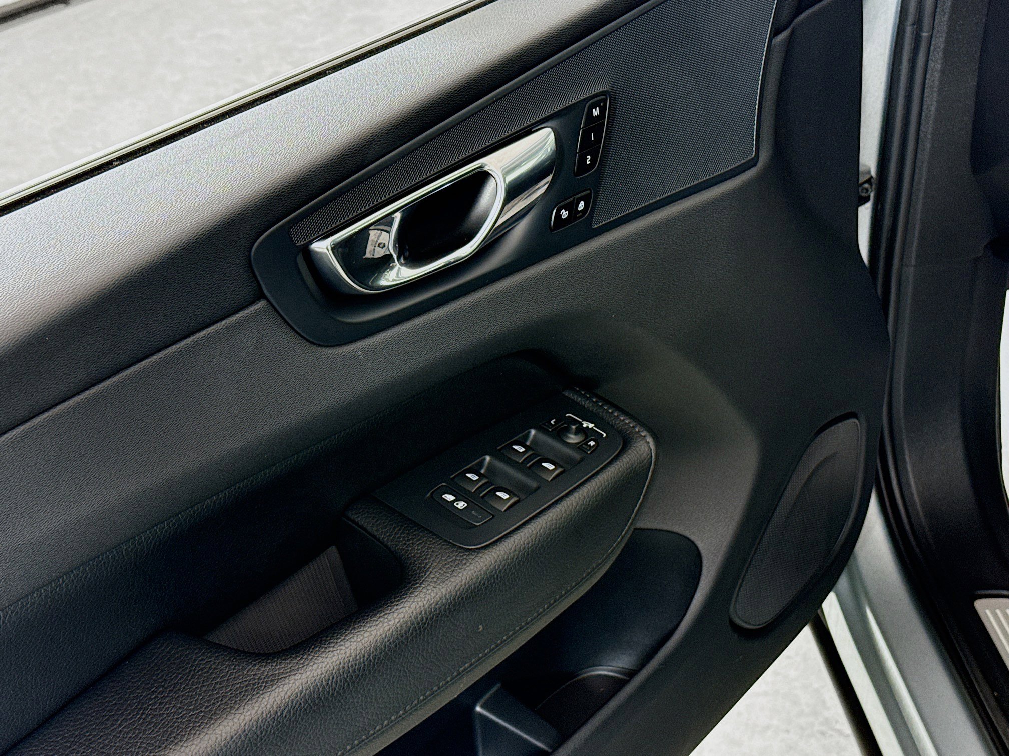 Used 2018 Volvo XC60 T5 Inscription w/ Convenience Package image 19