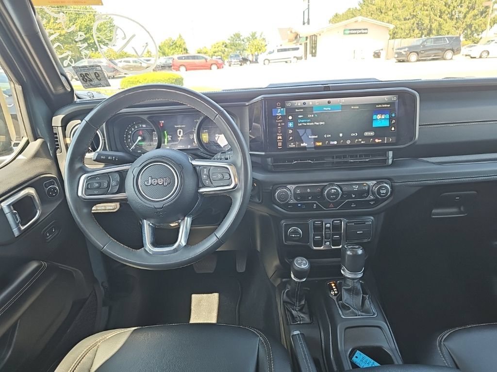 Used 2024 Jeep Wrangler Unlimited Sahara w/ Technology Group AWD/4WD image 2