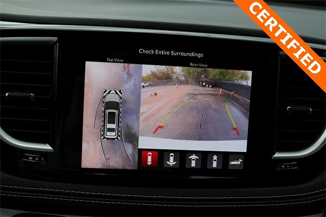 Used 2024 Chrysler Pacifica Select image 23