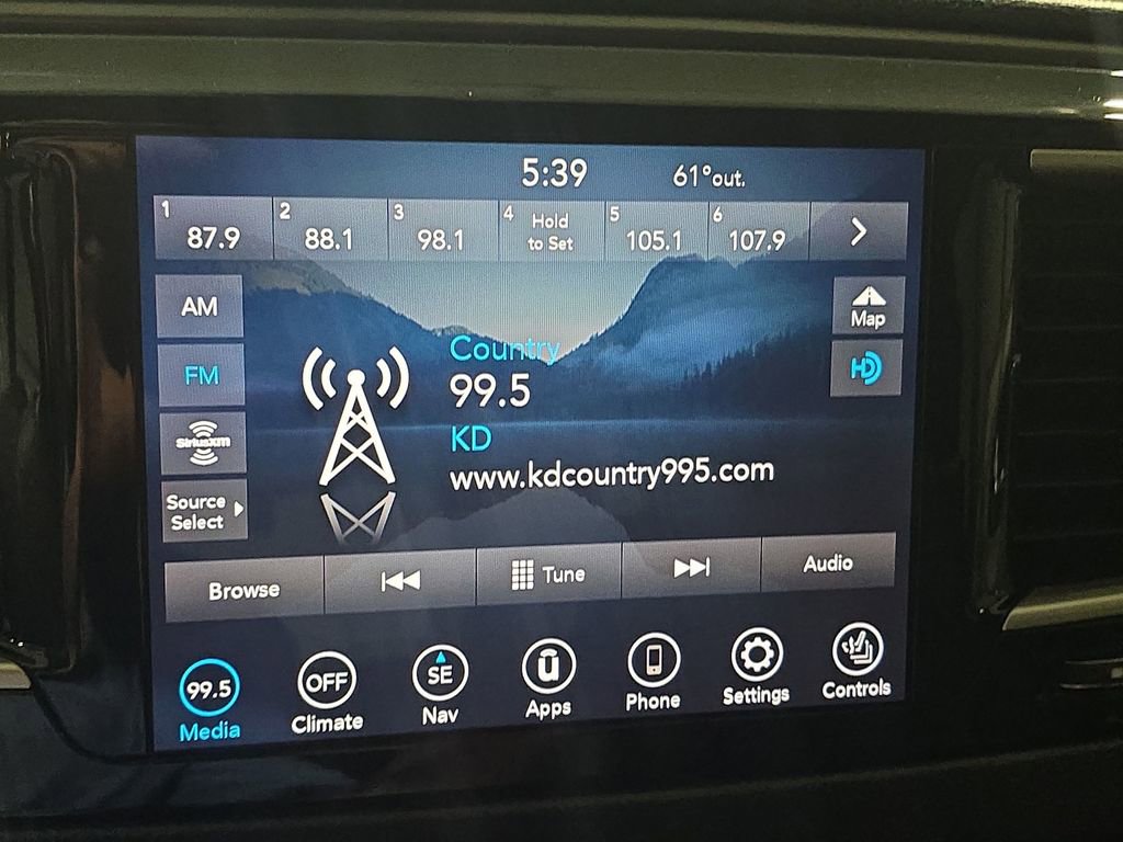 Used 2020 Chrysler Pacifica Touring-L FWD image 20