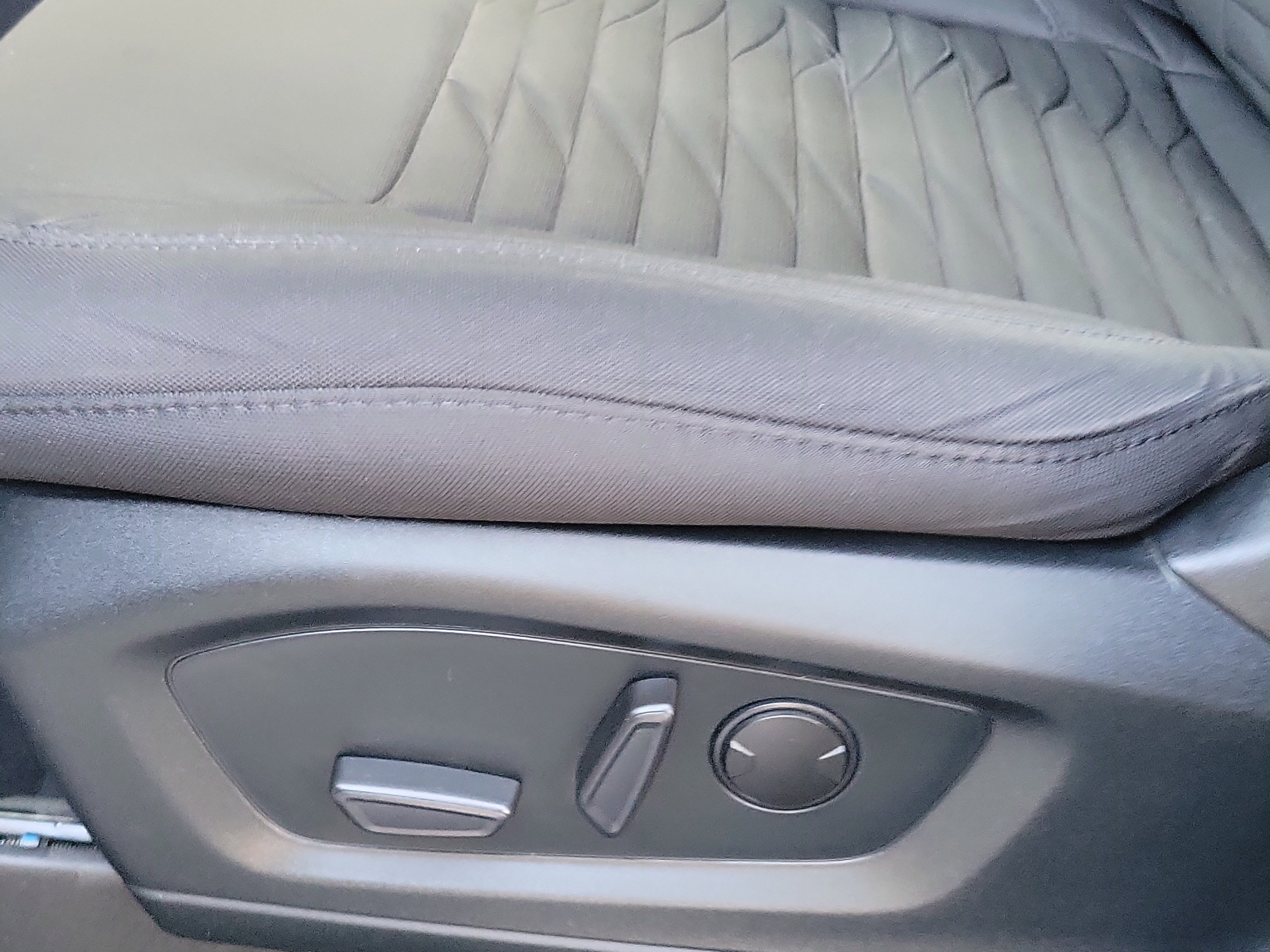 Used 2020 Ford Explorer XLT image 17