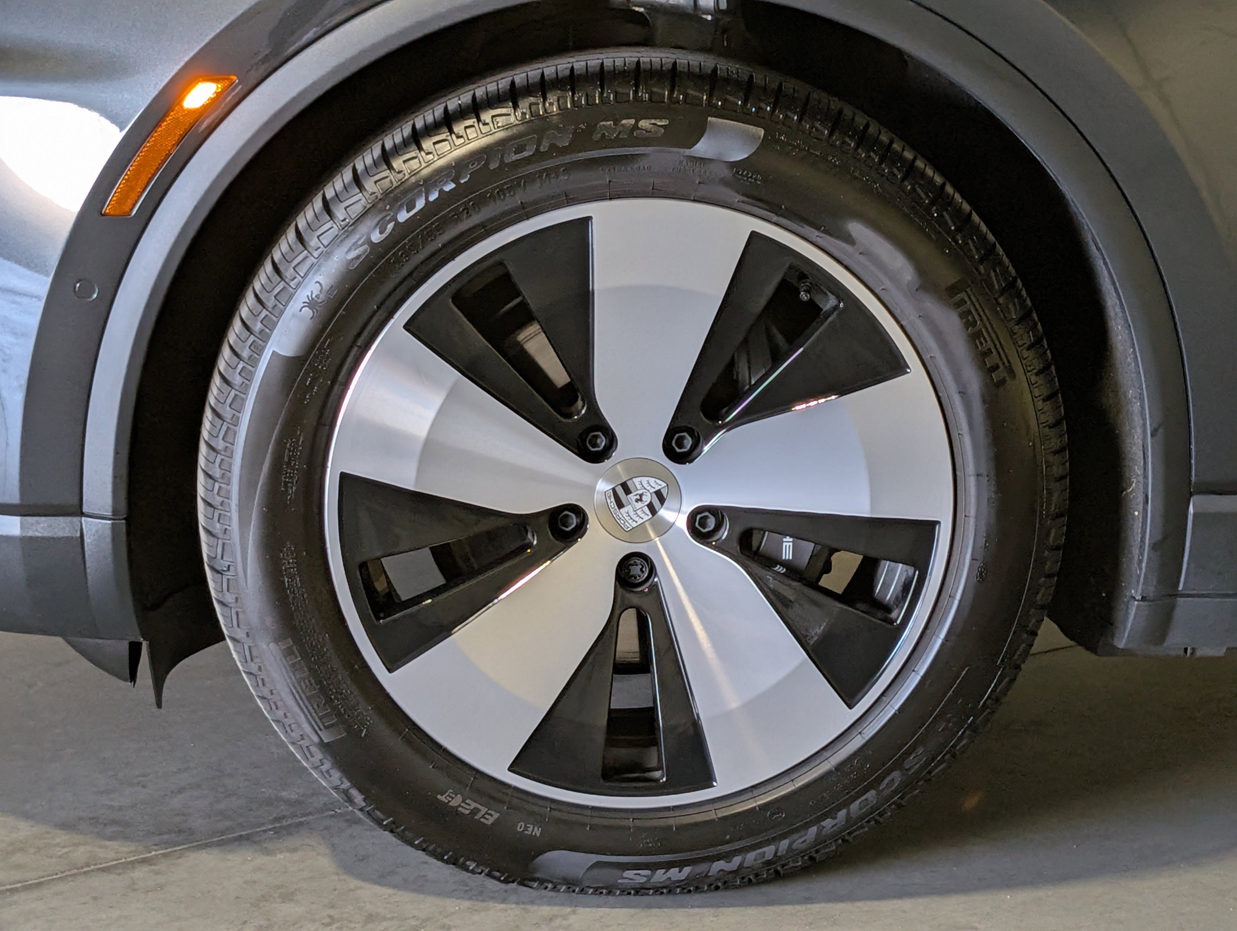 Certified 2025 Porsche Macan Electric image 15