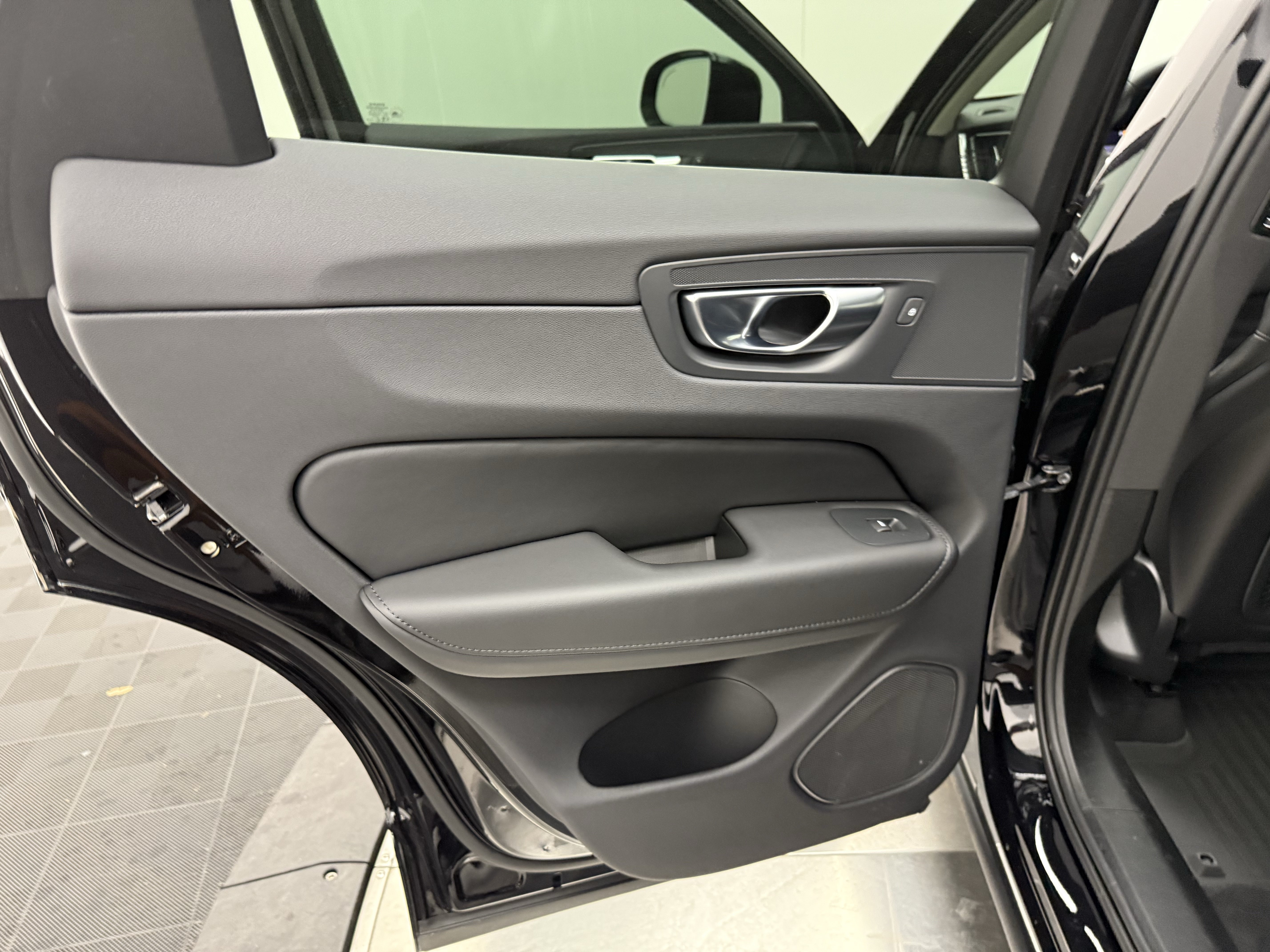 Certified 2025 Volvo XC60 T8 Core w/ Protection Package Premier AWD/4WD image 22