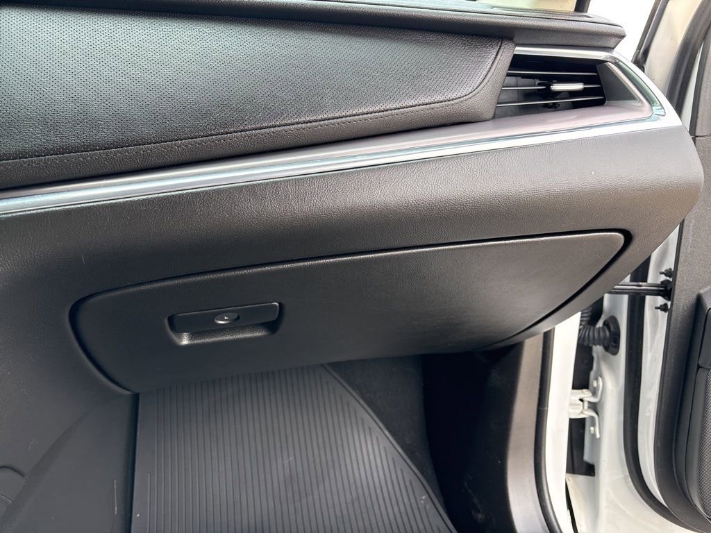 Used 2018 Cadillac XT5 Luxury w/ Driver Awareness Package image 24