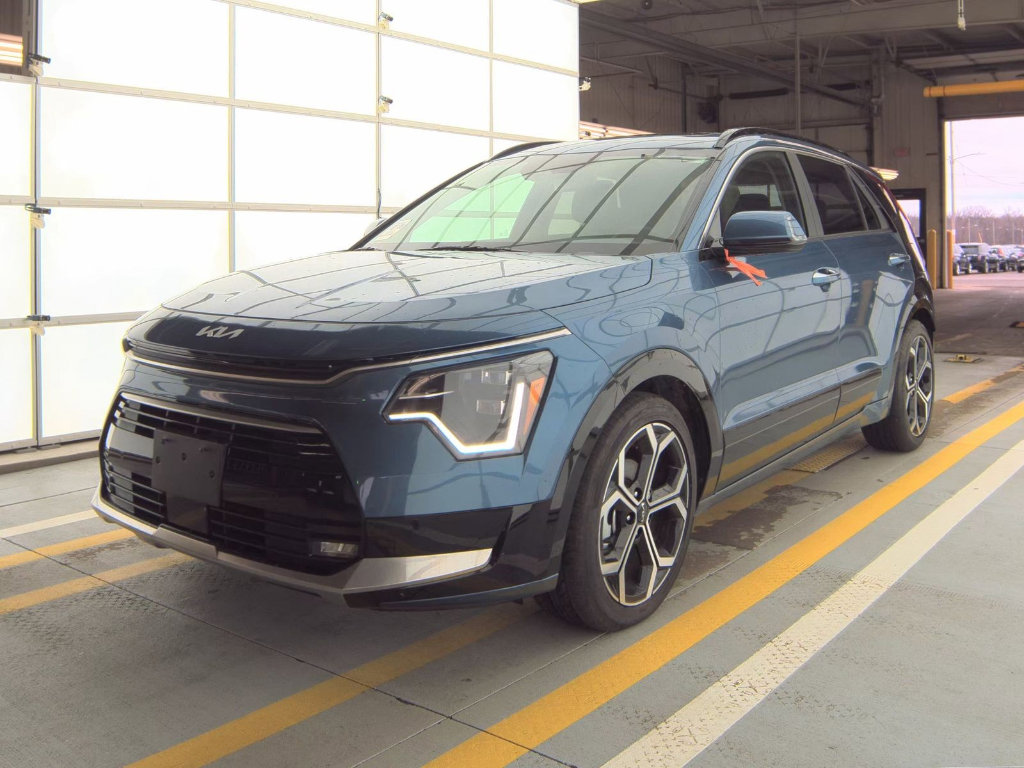 Used 2024 Kia Niro SX Touring image 1