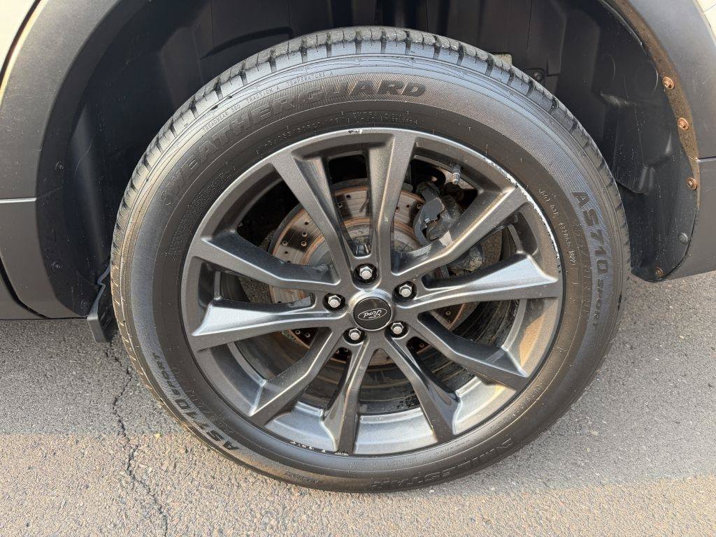 Used 2018 Ford Explorer XLT w/ Equipment Group 202A AWD/4WD image 10
