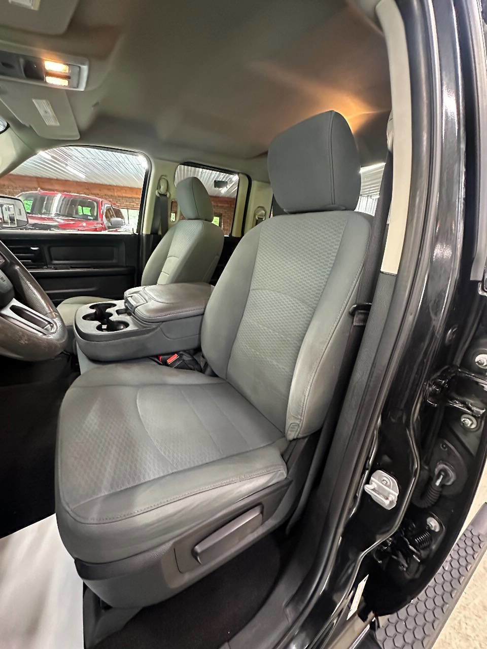 Used 2018 RAM 1500 Express w/ Black Ram 1500 Express Group AWD/4WD image 19