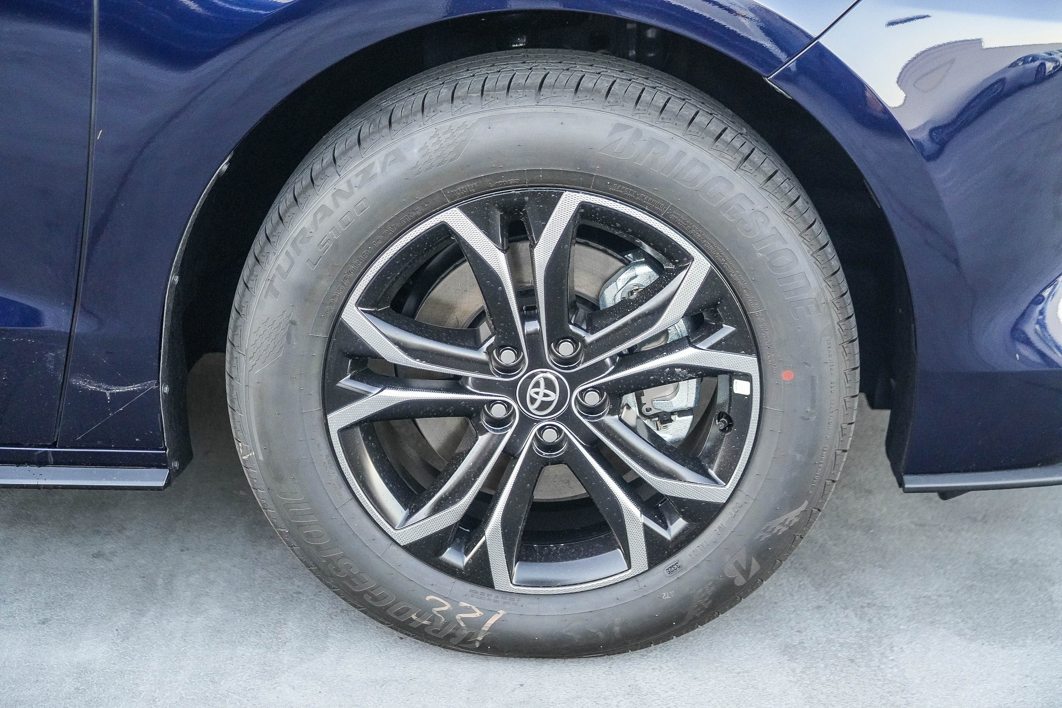 New 2026 Toyota Sienna Platinum AWD/4WD image 12