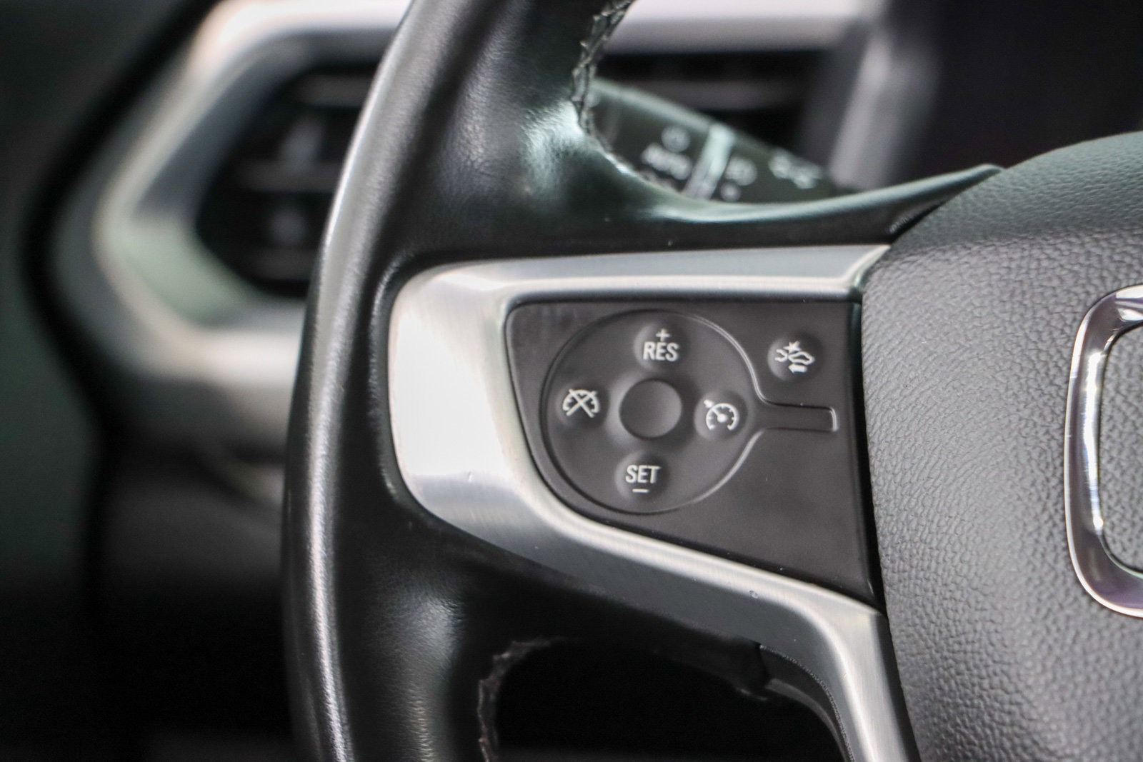 Used 2023 GMC Acadia SLT FWD image 13
