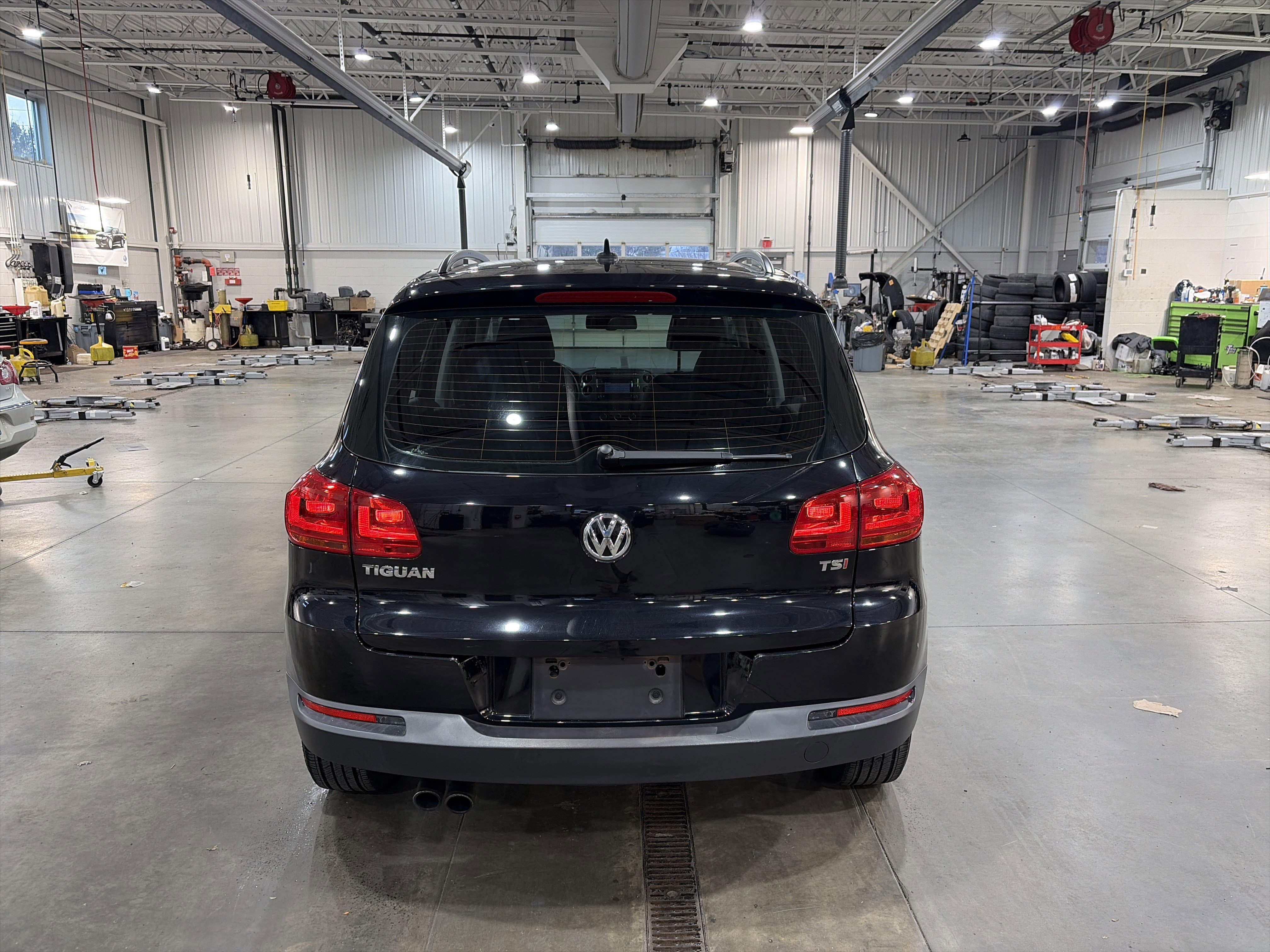 Used 2017 Volkswagen Tiguan S image 5