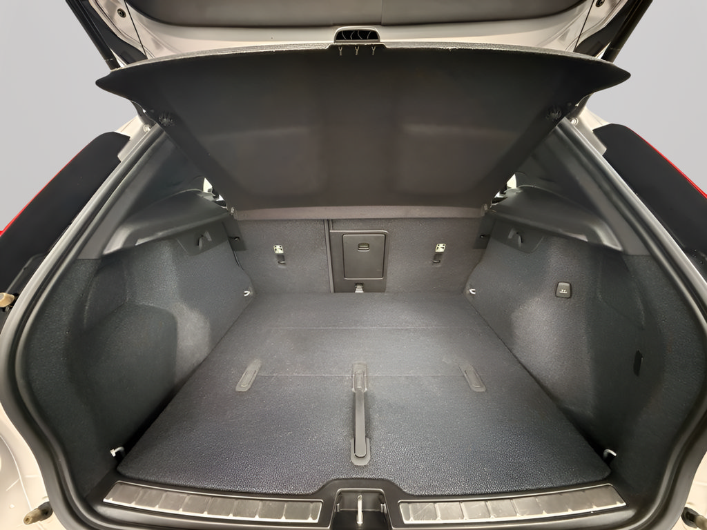 Used 2023 Volvo XC40 B5 Plus AWD/4WD image 13