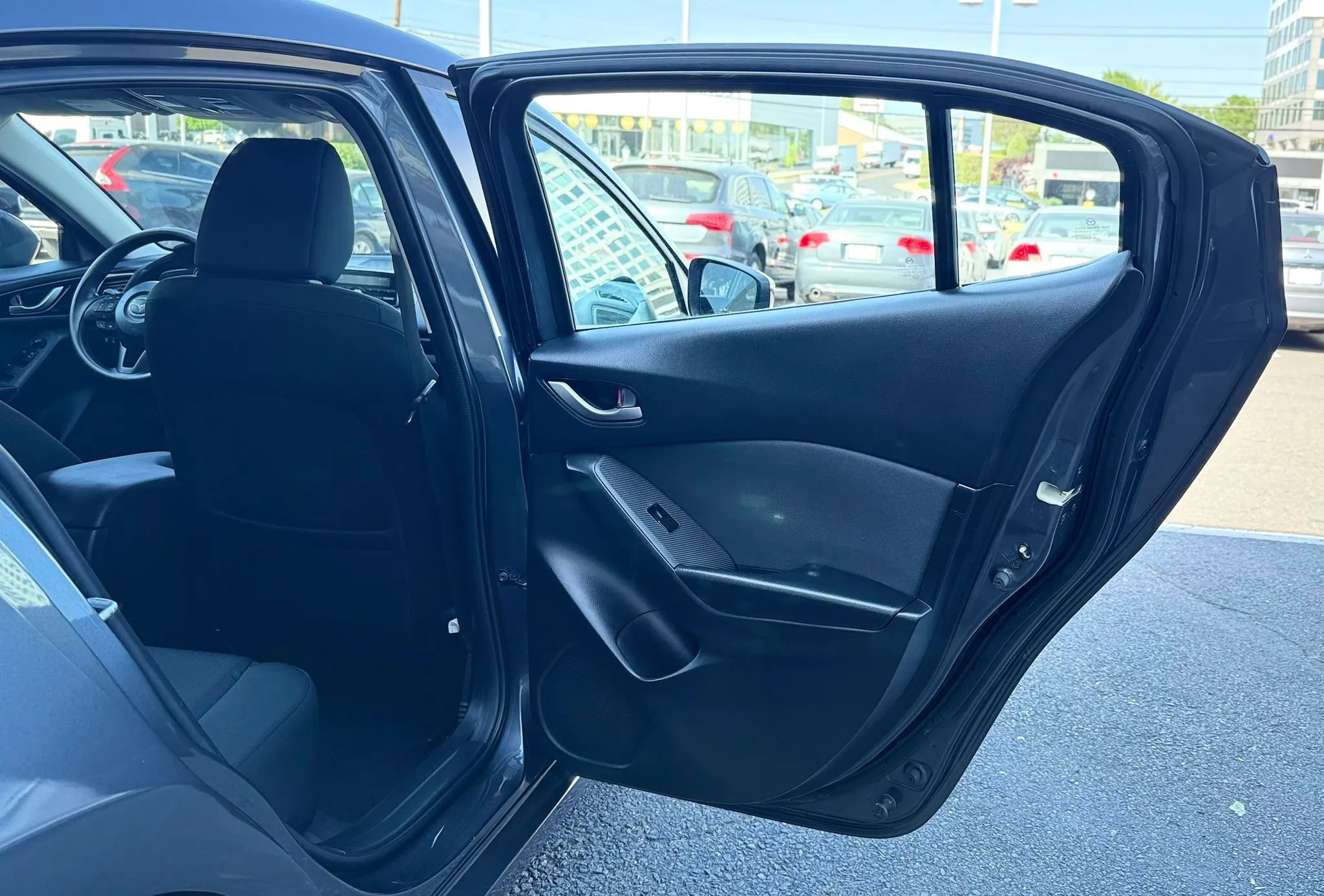 Used 2014 MAZDA MAZDA3 i Sport image 25