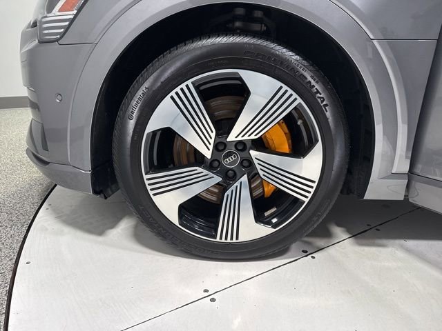 Used 2022 Audi e-tron Premium Plus w/ Premium Plus Package image 9