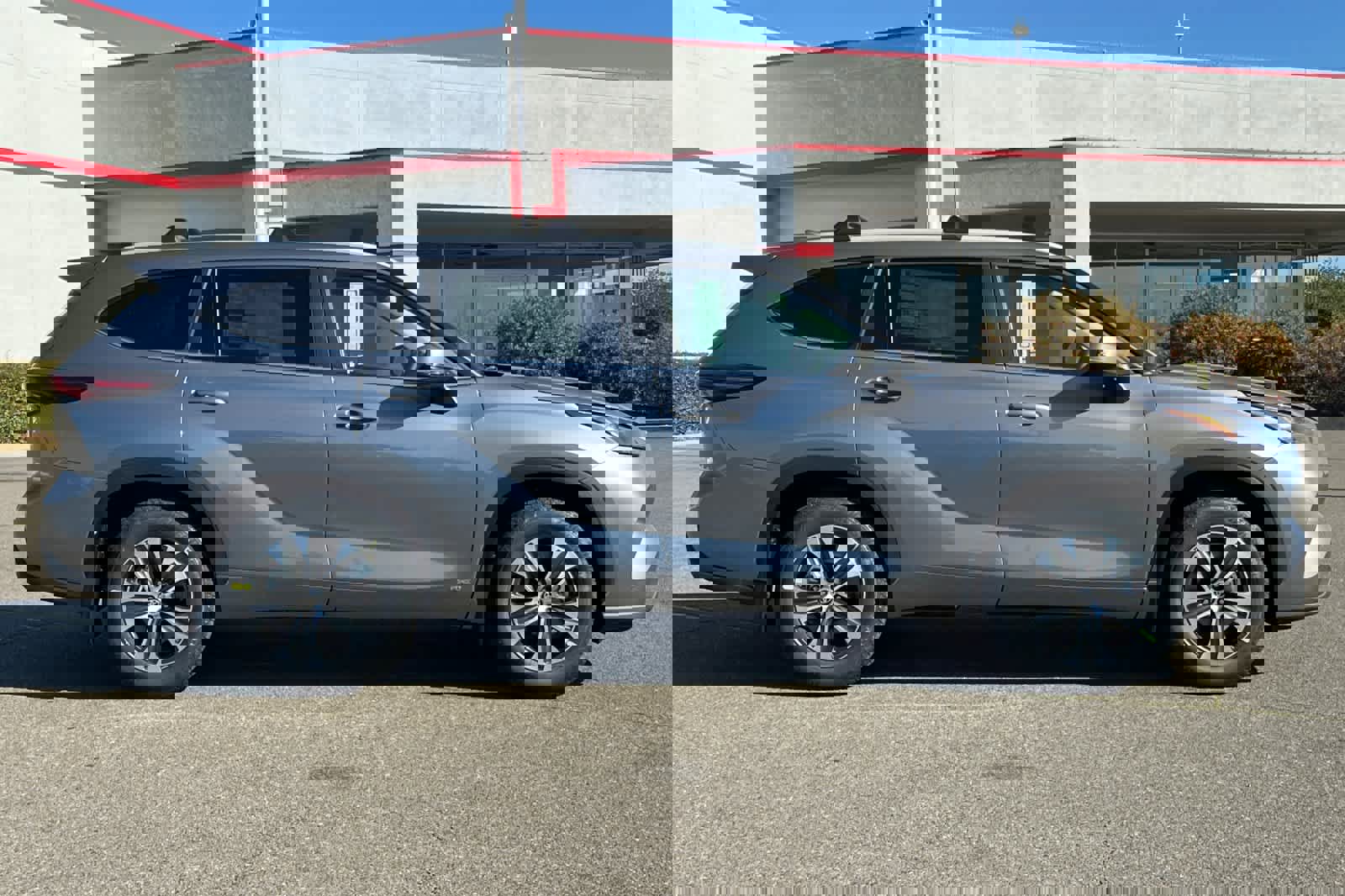 New 2026 Toyota Highlander XLE image 8