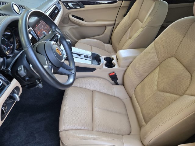 Used 2023 Porsche Macan Turbo AWD/4WD image 8