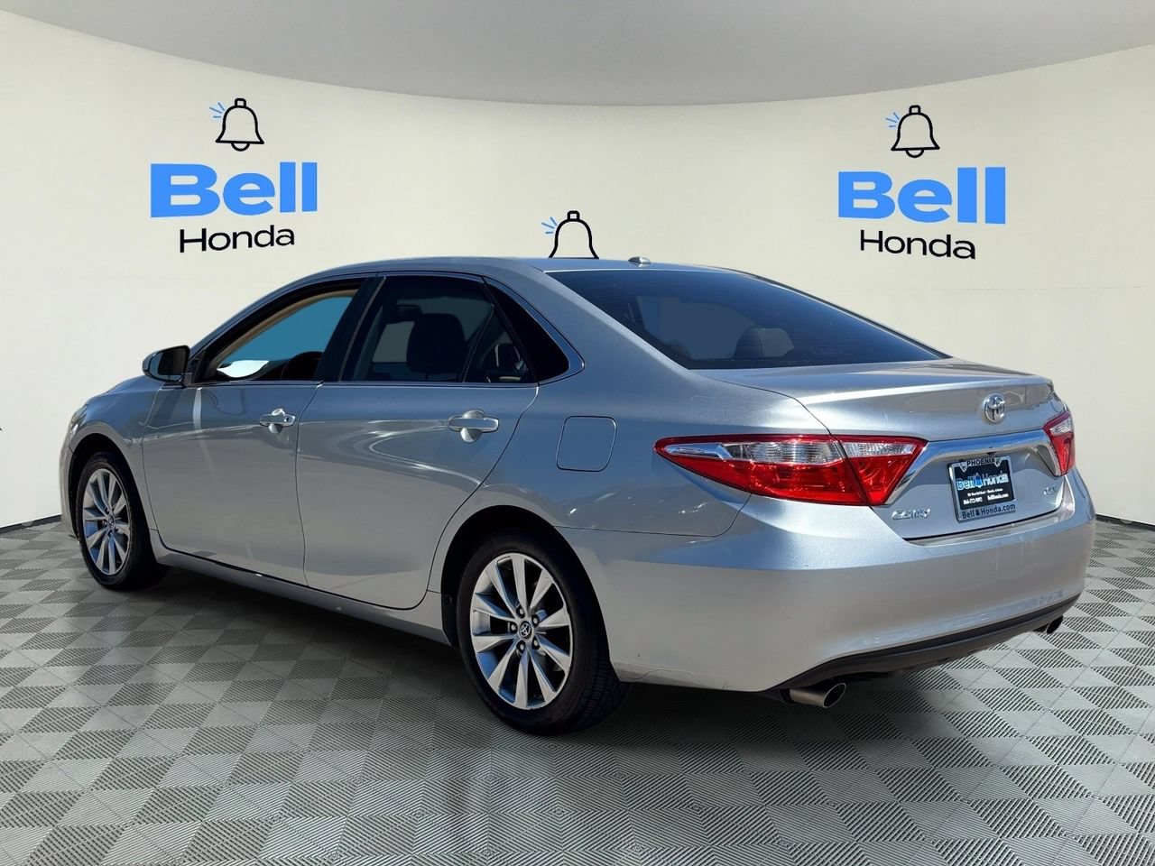 Used 2015 Toyota Camry XLE FWD image 3