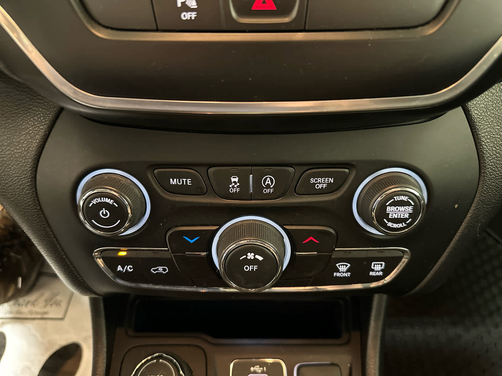 Used 2020 Jeep Cherokee Latitude Plus w/ Cold Weather Group image 30