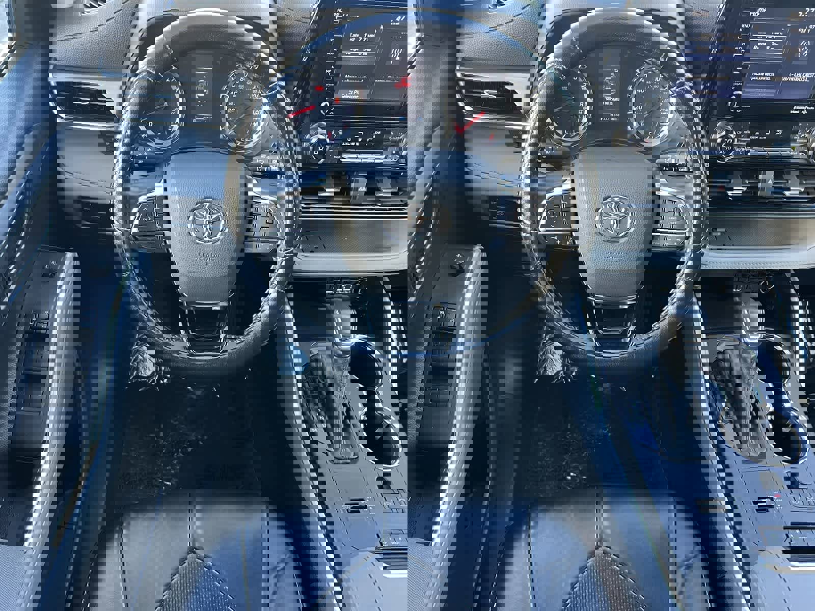 Used 2021 Toyota Highlander LE image 15