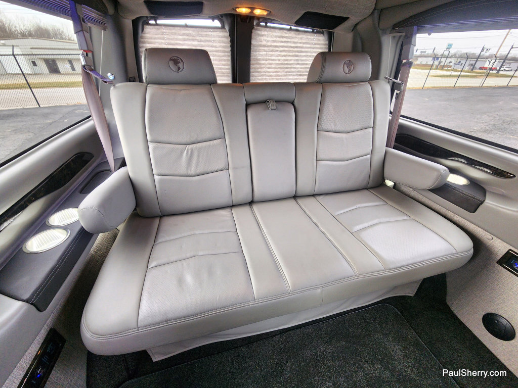 Used 2022 GMC Savana 2500 w/ Enhanced Convenience Package image 9