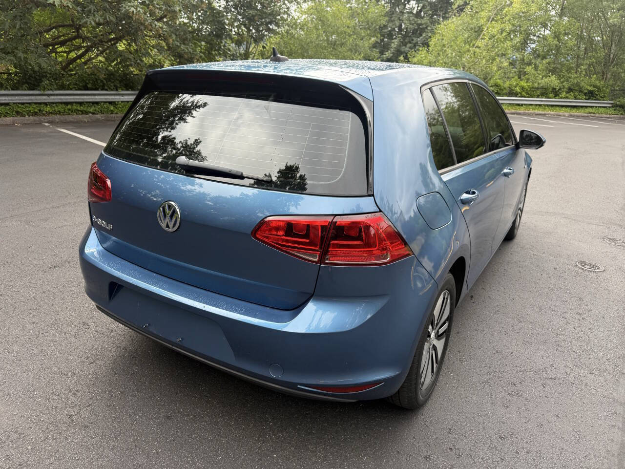 Used 2016 Volkswagen e-Golf SE FWD image 4