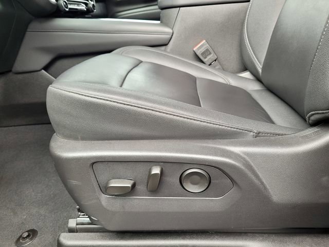 Used 2025 Chevrolet Suburban Z71 image 21