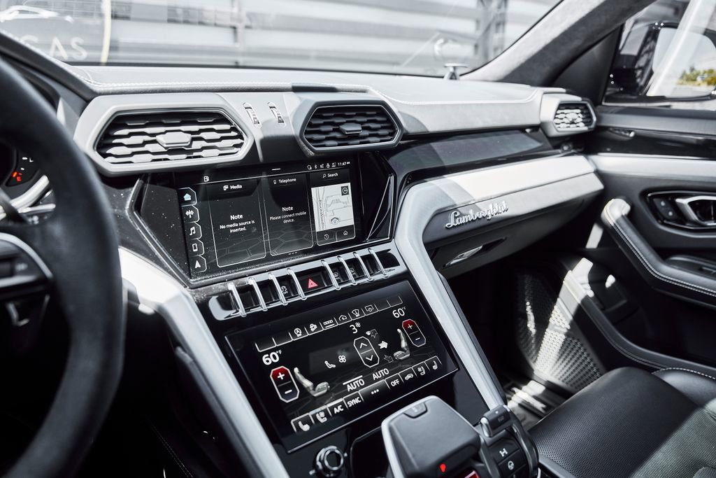 Used 2022 Lamborghini Urus AWD/4WD image 64