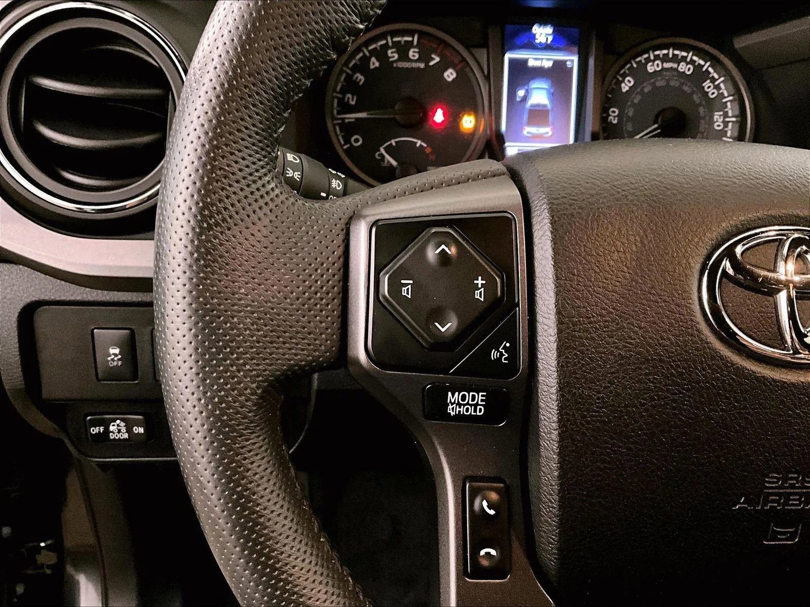 Used 2022 Toyota Tacoma TRD Off-Road w/ Technology Package AWD/4WD image 17