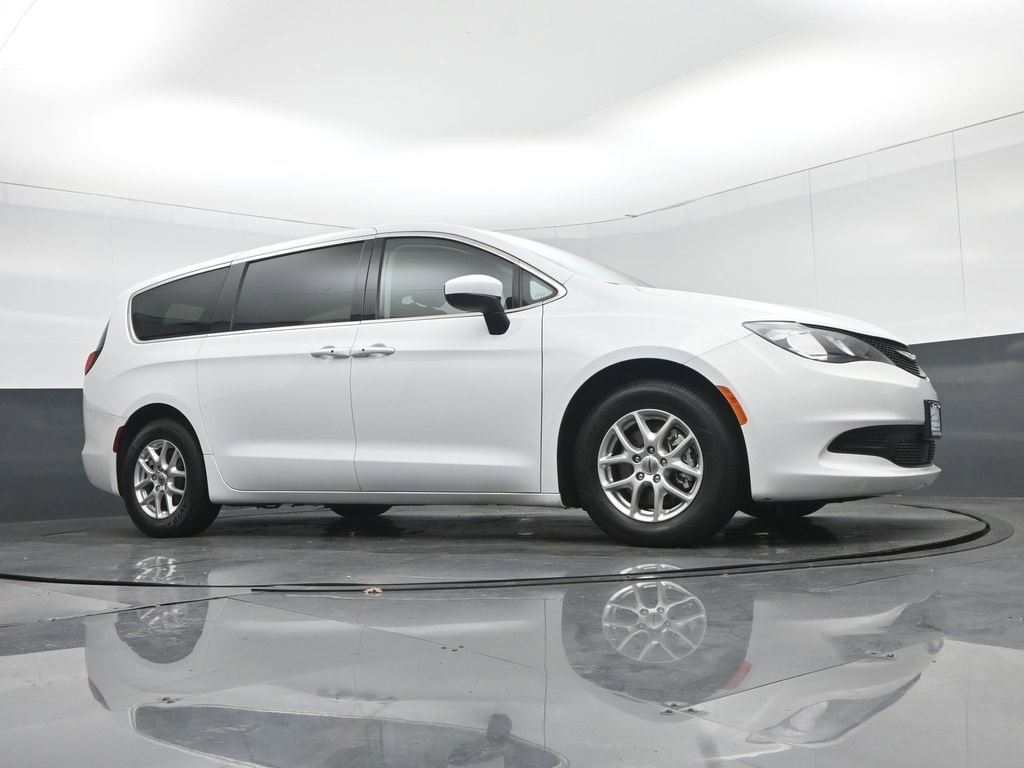Used 2023 Chrysler Voyager LX image 67