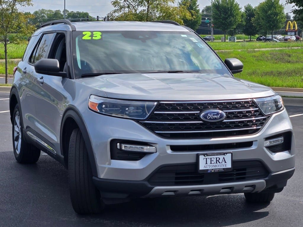 Used 2023 Ford Explorer XLT w/ Equipment Group 202A AWD/4WD image 4